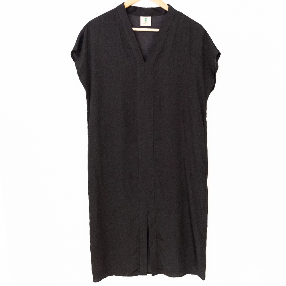 Xeo Xo Black Short Sleeve Front Slit Midi Dress